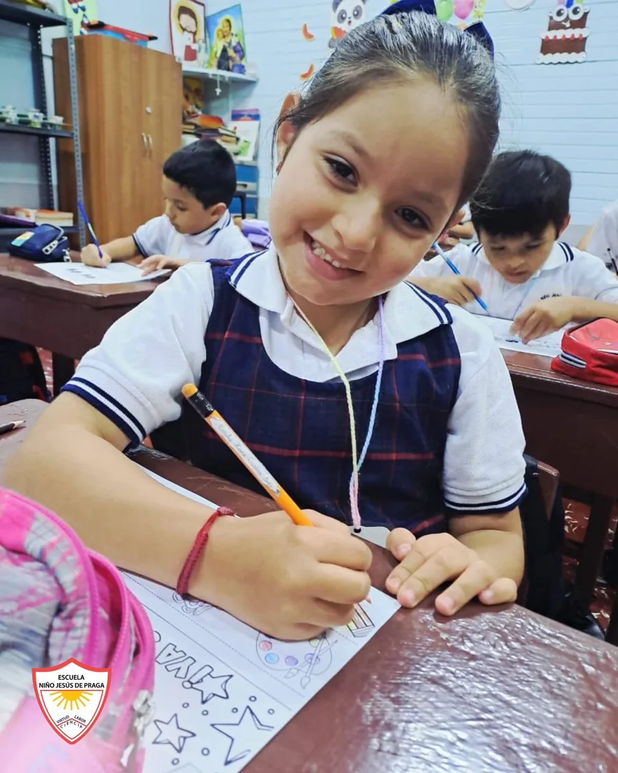 Estudiante realizando una actividad de aprendizaje